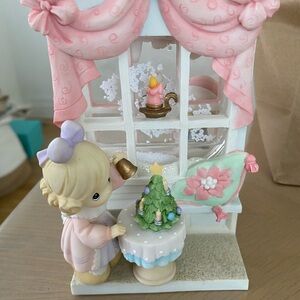 Enesco precious moments Christmas window scene 2003